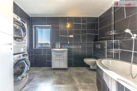 Prodej rodinného domu, 209 m² - 8