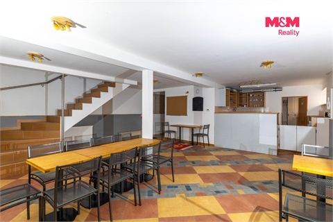 Prodej obchodních prostor, 305 m² 2