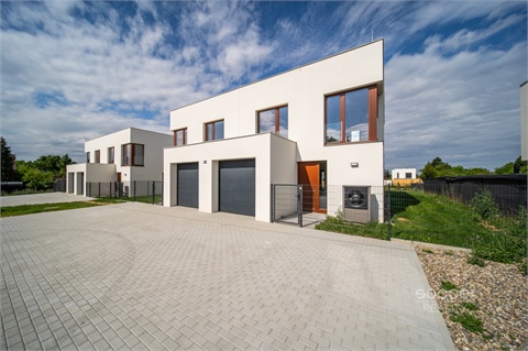 Pronájem rodinného domu, 171 m² 0