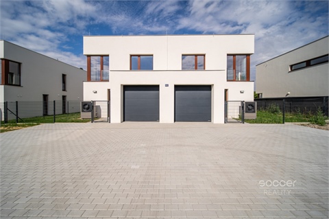 Pronájem rodinného domu, 171 m² 2