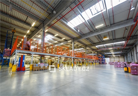 Pronájem skladu / haly, 2 342 m² 2