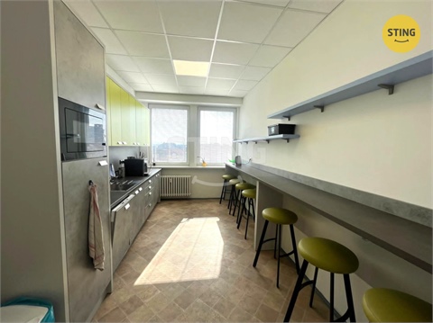 Pronájem kanceláře, 323 m² - 2