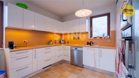 Prodej rodinného domu, 187 m² 2