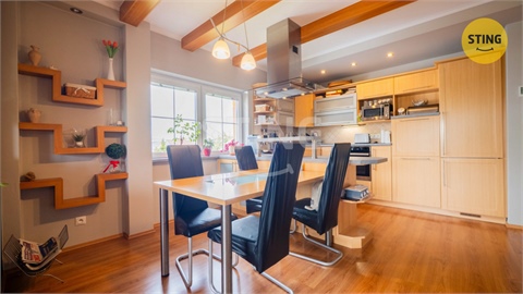 Prodej rodinného domu, 380 m² - 18