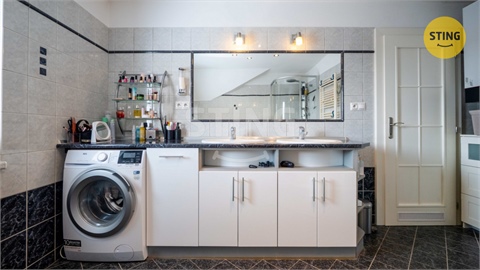 Prodej rodinného domu, 380 m² - 28