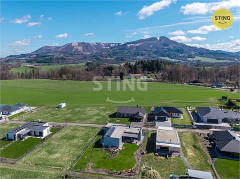 Prodej stavebního pozemku, 1 106 m² 0