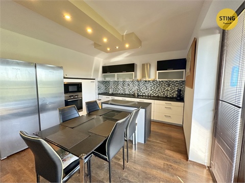 Pronájem rodinného domu, 230 m² - 0