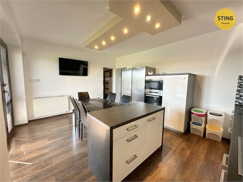 Pronájem rodinného domu, 230 m² 2