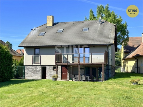 Pronájem rodinného domu, 230 m² 0