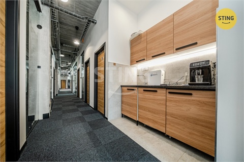 Pronájem kanceláře, 800 m² - 2