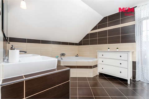 Prodej rodinného domu, 187 m² - 12