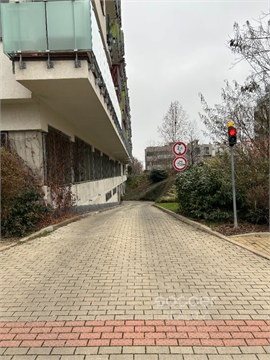 Pronájem parkovacího místa, 15 m² 2
