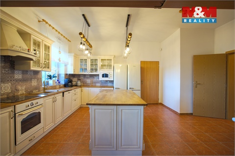 Prodej rodinného domu, 400 m² 6
