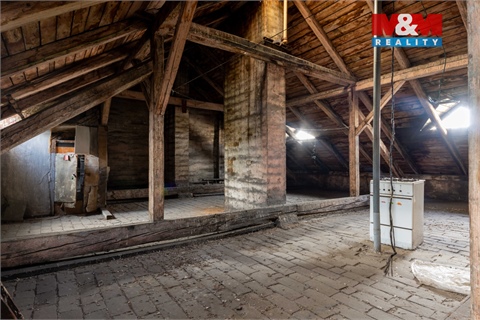 Prodej komerčního objektu, 960 m² 24