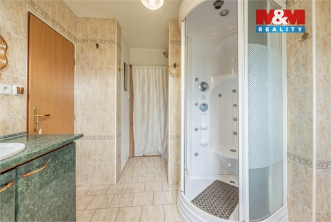Prodej rodinného domu, 220 m² - 8