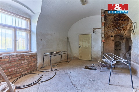 Prodej komerčního objektu, 982 m² 12