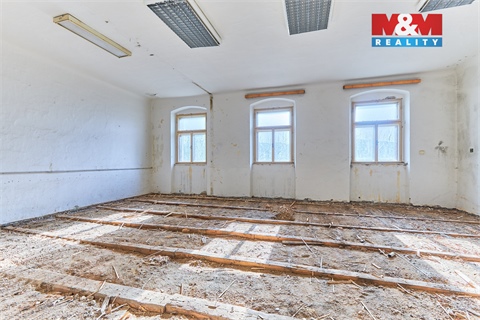 Prodej komerčního objektu, 982 m² 8