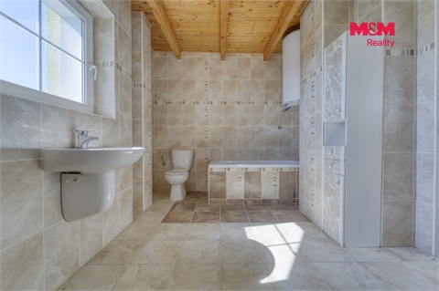 Prodej rodinného domu, 230 m² - 10