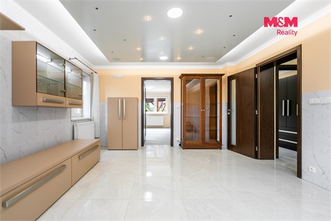 Prodej rodinného domu, 184 m² 2