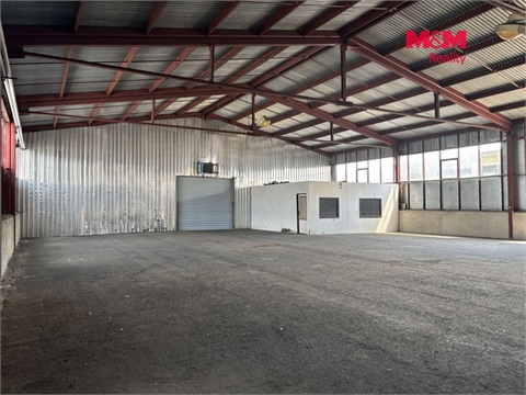 Pronájem skladu / haly, 427 m² 2