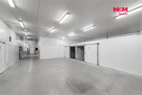 Pronájem skladu / haly, 1 300 m² - 2