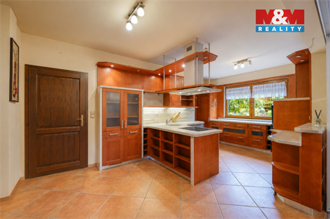 Prodej rodinného domu, 400 m² - 16