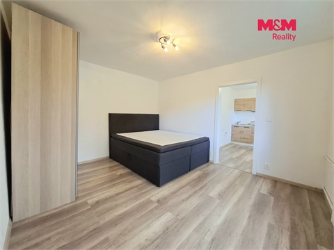 Pronájem bytu 1+1, 33 m² 2