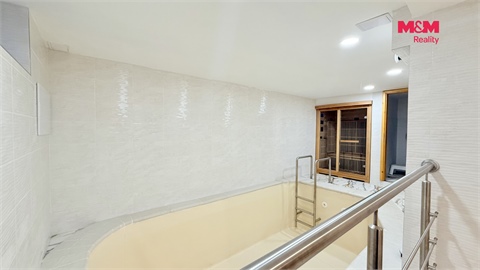 Prodej rodinného domu, 380 m² 6