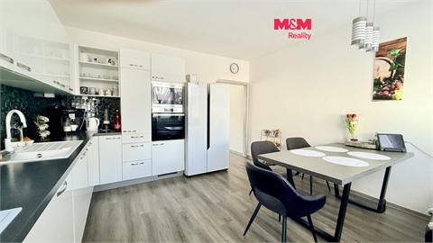 Prodej rodinného domu, 380 m² 0