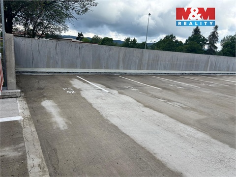 Pronájem parkovacího místa, 13 m² - 0