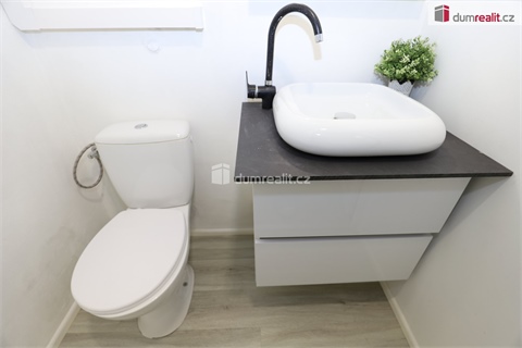 Prodej obchodních prostor, 58 m² 12
