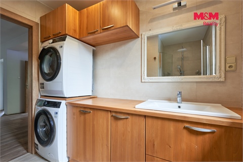 Prodej rodinného domu, 260 m² - 6