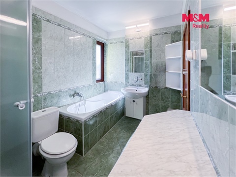 Prodej rodinného domu, 271 m² - 2
