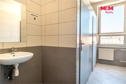 Prodej komerčního objektu, 1 121 m² 18