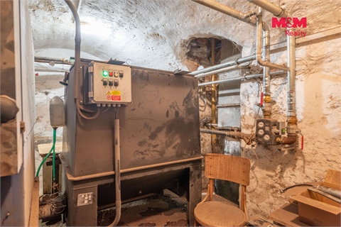 Prodej komerčního objektu, 1 121 m² 24