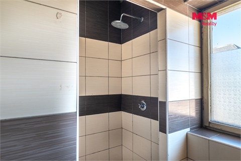 Prodej komerčního objektu, 1 121 m² 14