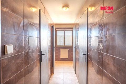 Prodej komerčního objektu, 1 121 m² 10