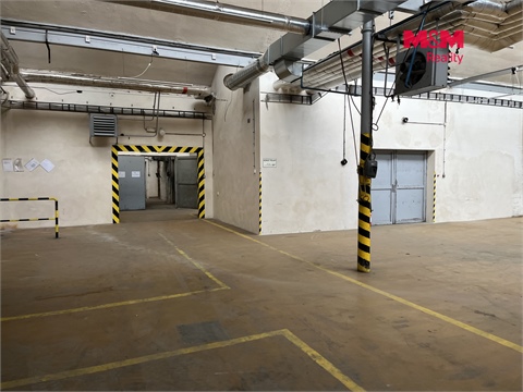 Pronájem skladu / haly, 1 100 m² 2