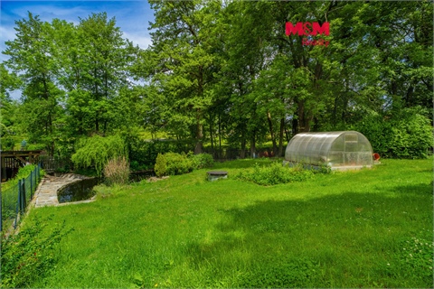 Prodej stavebního pozemku, 1 022 m² 0