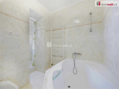 Prodej rodinného domu, 200 m² - 8