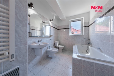 Prodej rodinného domu, 250 m² - 0