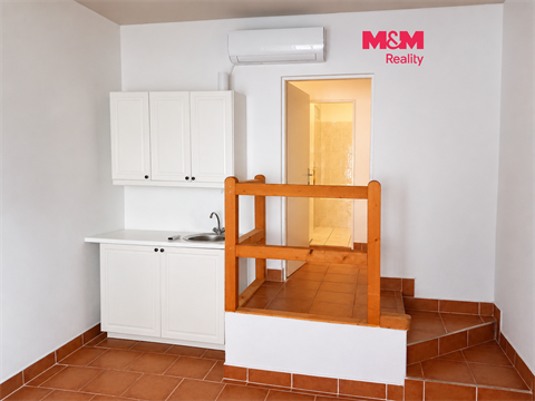 Pronájem obchodních prostor, 32 m² 0