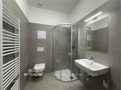 Pronájem bytu 2kk, 42 m² - 2