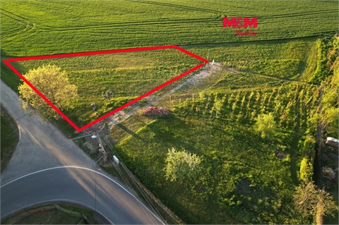 Prodej stavebního pozemku, 1 001 m² 0