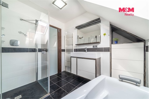 Prodej rodinného domu, 227 m² - 0