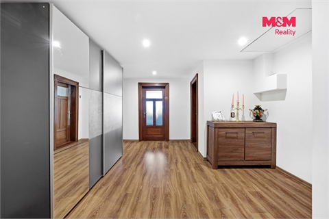 Prodej rodinného domu, 266 m² - 24