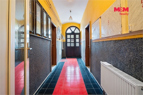 Prodej rodinného domu, 360 m² - 18