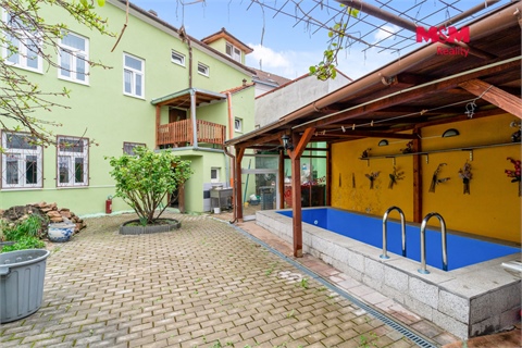 Prodej rodinného domu, 360 m² - 20