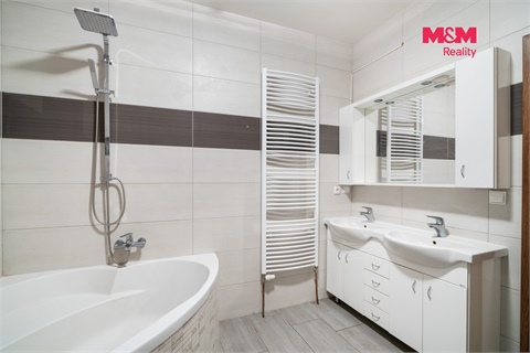 Prodej rodinného domu, 360 m² - 4