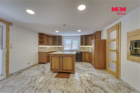 Prodej rodinného domu, 250 m² 8